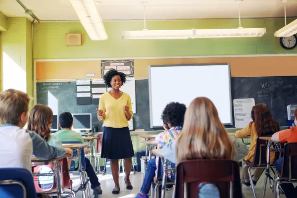 Un profesor frente a una clase